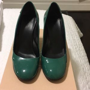 Gucci shoe size 7.5